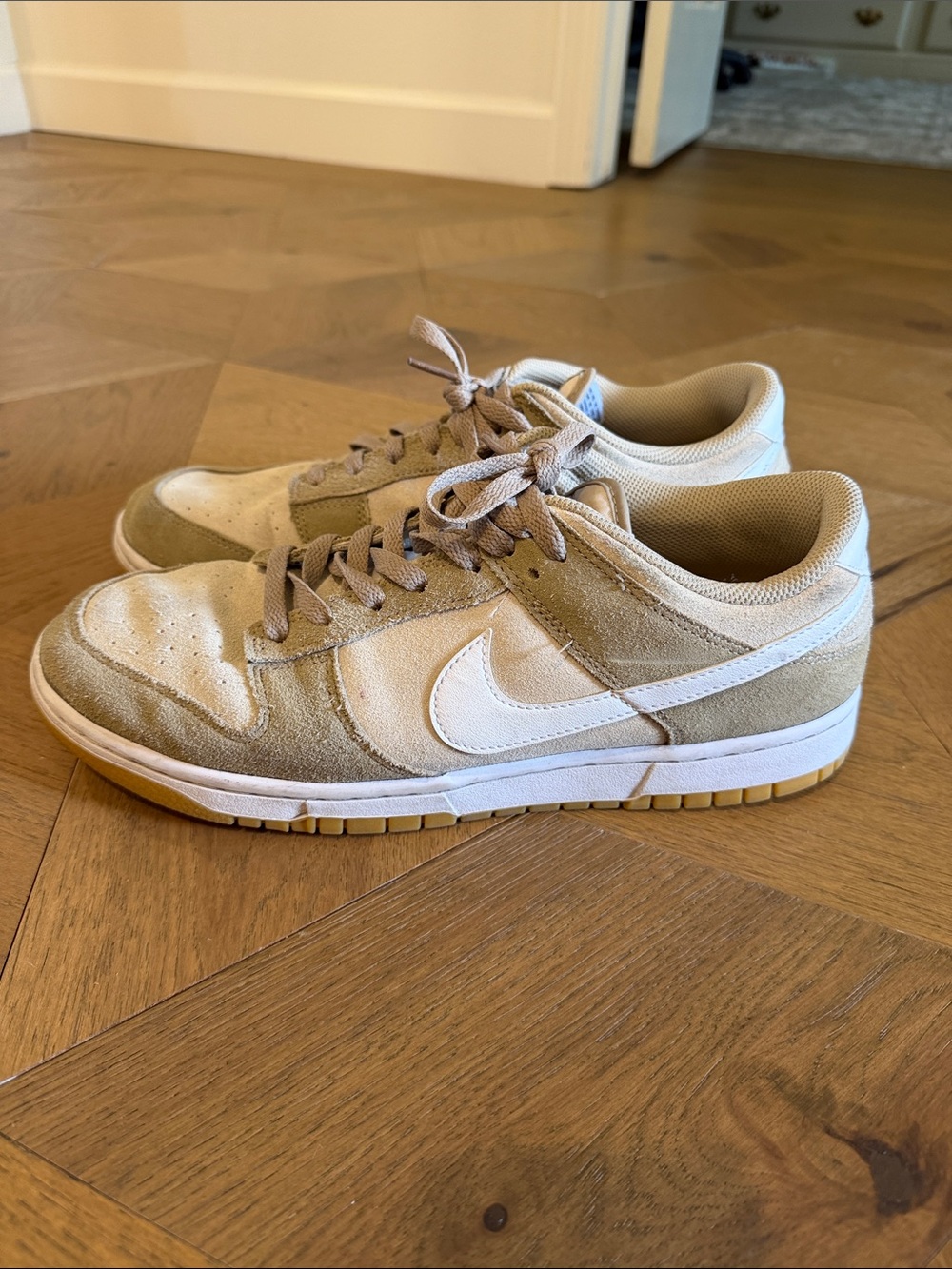 Nike Dunk Low Men’s Low-Top Sneakers in Beige and White with Gum Sole